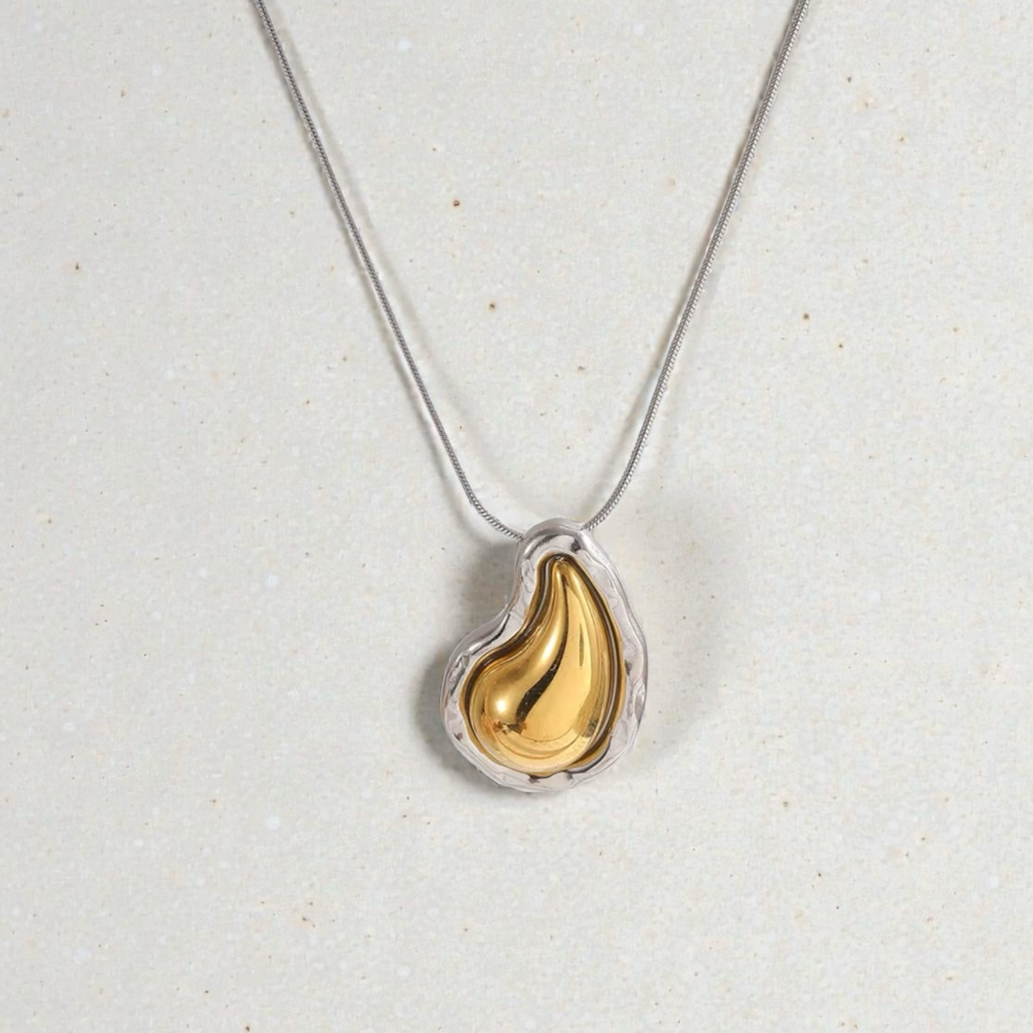 Collier et boucle d'oreille Goutte