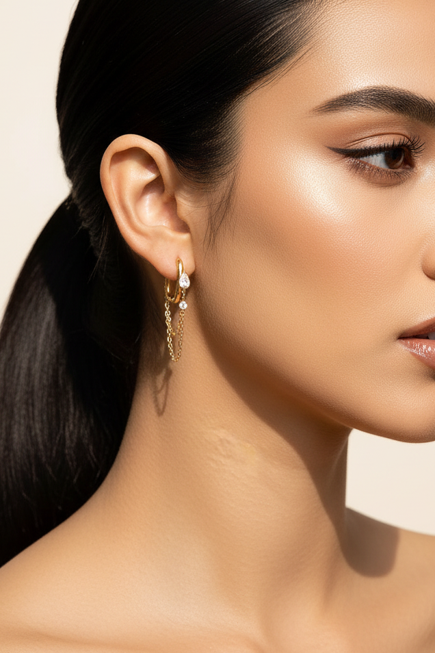 Boucles d'oreilles cheveux noirs - zoom portrait