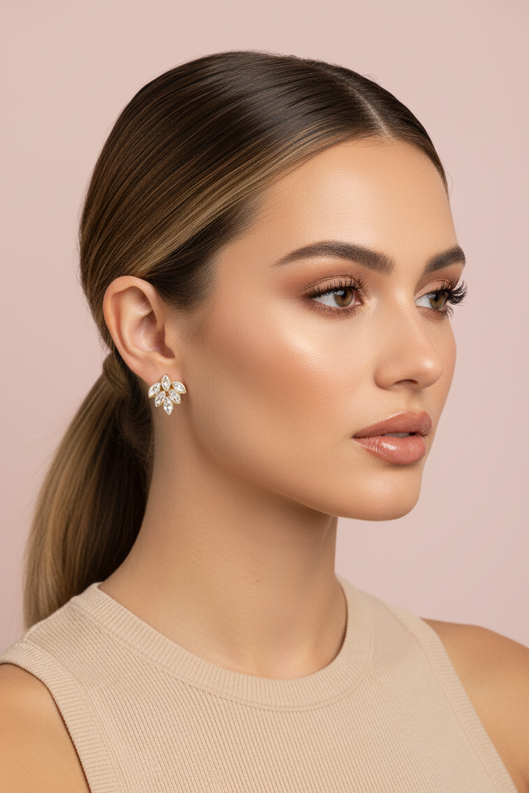 Boucles d'oreilles feuille - modèle de profil avec débardeur beige