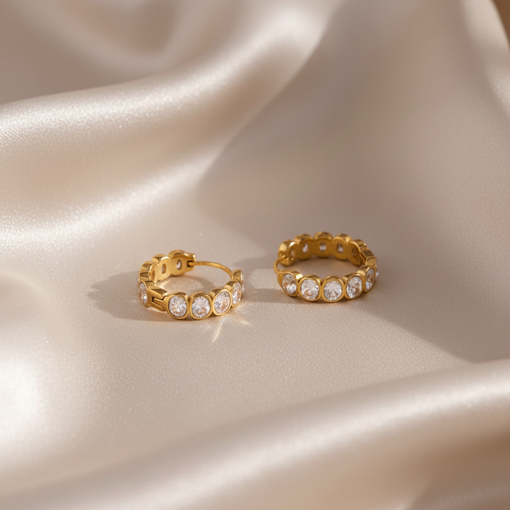 Boucles d'oreilles sur soie beige claire