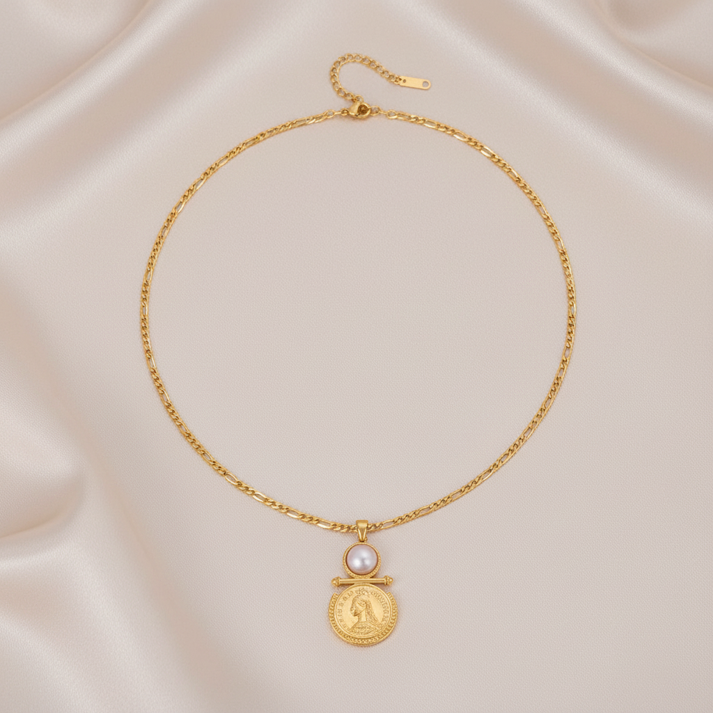 Collier chaîne Figaro en cercle sur soie beige